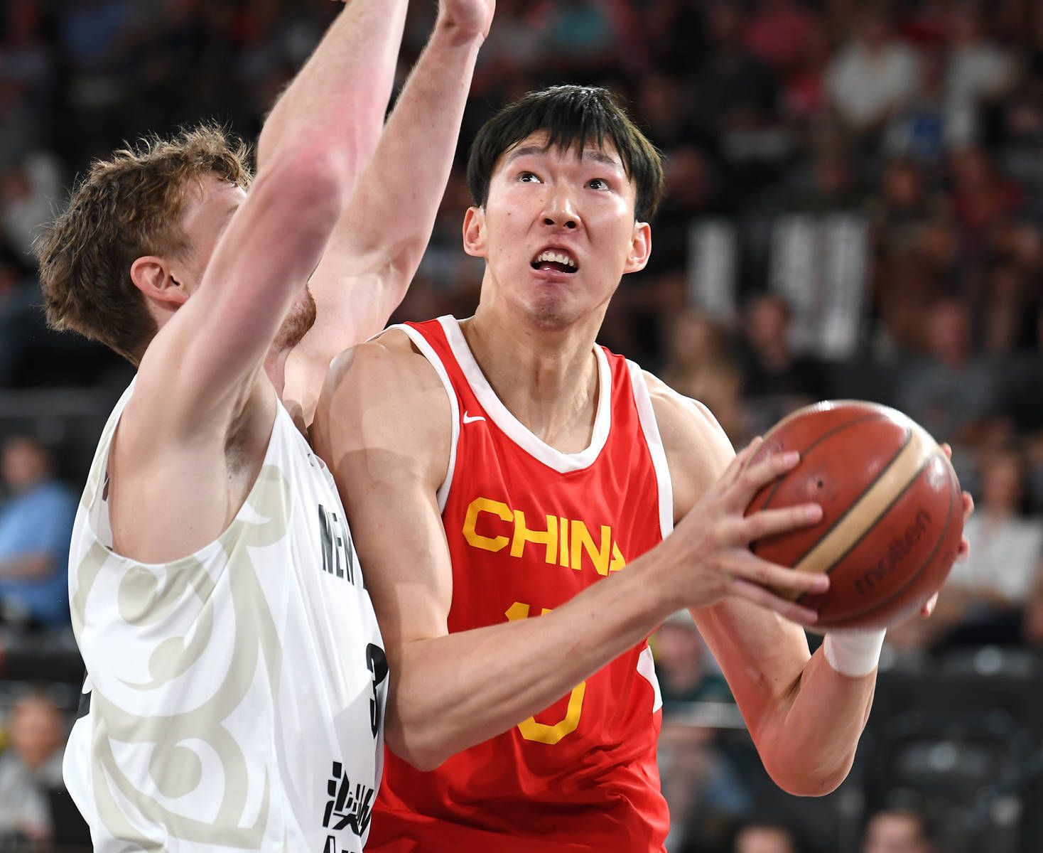 第21分钟，米兰右路角球开到禁区第一点被顶出，弧顶丘库埃泽凌空斩打在防守球员身上偏出。